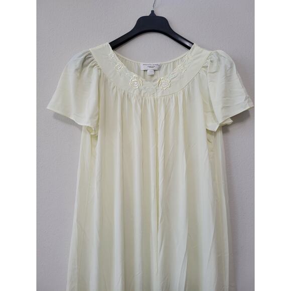 Miss Elaine Nightgown Size LARGE Yellow Floral Embroider Nylon Sleep - Picture 2 of 5